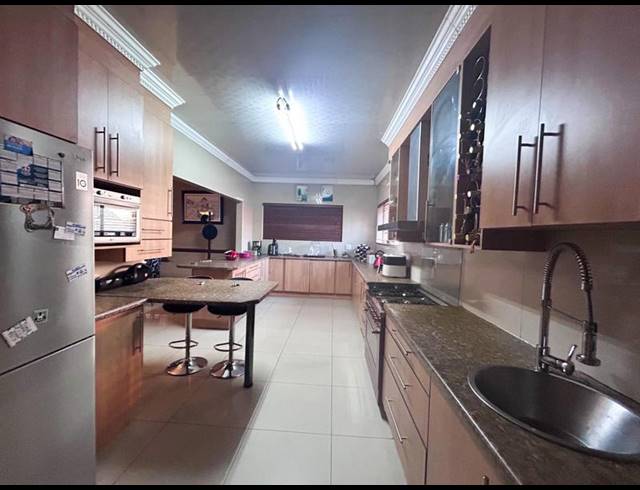 4 BEDROOM HOUSE FOR SALE IN VANDERBIJLPARK SW 2